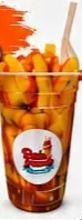 Vaso de mango en tiras con tajín y chamoy.